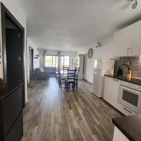 Modern Ground Floor , A Few Steps From The Apartment